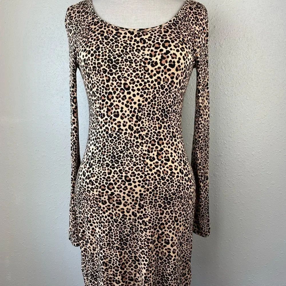 EUC Divided by H&M Leopard Long Sleeve Mini/Midi Dress Size 8